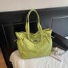 Bolso Tote para Mujer 2025 Verano Nuevo Bolso Ligero de Gran Capacidad para Viajar al Trabajo Bolso de Hombro de Nailon Simple Casual Moderno