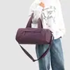Nueva bolsa de viaje para hombres y mujeres, portátil, para entrenamiento deportivo, yoga, ligera, moderna, para viajes de corta distancia.