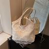 Bolsa Transfronteriza de Gran Capacidad para Mujer 2025 Nueva Moda Encaje Lindo Bolso de Hombro Versátil para Viajes Cotidianos Bolso Tote Tejido