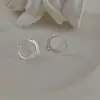 Diseño de nicho francés sentido oro arena pez C- forma aretes elegantes dulces alto sentido simples versátiles aretes aretes