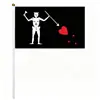 Bandera de mano transfronteriza de Halloween bandera pirata de una pieza bandera de calavera pañuelo rojo corazón cruzado bandera pequeña con asta de plástico