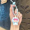 Figura de juguete linda de niña sentada flockeada creativa llavero DIY colgante de mochila decoración de llavero al por mayor