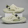 Zapatos con Agujeros para Hombre Verano Ropa Exterior Zapatos de Jardín Sandalias de Punta Cerrada Estilo Deportivo Casual Suela Gruesa Tallas Grandes Pantuflas