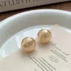 Pendientes hemisféricos geométricos cepillados para mujer, elegantes y versátiles, pendientes exquisitos con un estilo ins de lujo ligero y encanto elegante