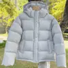 Chamarra corta acolchada con capucha 95% plumón de pato blanco para mujeres petite, Nueva de Invierno 2026, Abrigo acolchado grueso y cálido