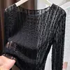 Camiseta de encaje estilo francés de manga larga para mujer, fina de verano, semi-transparente, top ajustador de cuello redondo, cubrepiernas de malla con protección solar