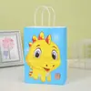 Bolsa de regalo de fiesta de papel kraft al por mayor bolsa de regalo de dinosaurio bolsa de embalaje de regalo de Amazon bolsa de mano de papel de animal de dibujos animados en stock