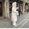 A nova coleção de inverno de Moscou: estilos curtos, de comprimento médio e extra-longos com golas grandes de pele, jaquetas de algodão acolchoadas e estilosas para mulheres, na cor rosa