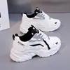Zapatos de plataforma para mujer que aumentan la altura, nuevo modelo otoño 2026, moda retro clásica versátil, zapatos deportivos casuales para mujer 8862