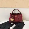 Bolso pequeño de cadena acolchado estilo Chanel con patrón de rombos, un bolso de axila vintage versátil y único, un bolso de mano delicado que se puede llevar en la mano o cruzar sobre el cuerpo