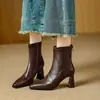 Botines de cuero cortos, nuevas botas de tacón alto estilo británico para otoño e invierno, puntera fina adelgazante, cremallera trasera, tacón grueso para mujer