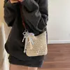 Bolso de mano tejido hueco transfronterizo, bolso cuadrado pequeño con un ambiente relajado, perfecto para vacaciones en la playa, bolso cruzado para teléfono, bolso de paja con temática de bosque