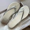 Chanclas Plateadas Sencillas Estilo Coreano 2026 para Mujer, Chanclas Planas de Verano para Vacaciones en la Playa, Sandalias Frescas de Verano