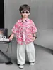 Conjunto de Verano para Niños 2026 Estilo Nuevo Camisa Rosa Floral Elegante para Niños Pantalones a Prueba de Mosquitos de Manga Corta Conjunto de Dos Piezas