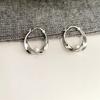 Anillo de Pigmento Plateado Pendientes de Perla para Mujer Anillo Mobius de Alto Sentido Hebilla de Oreja Moda Elegante Simple Pinza para la Oreja