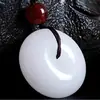 Colgante de hebilla de jade blanco Hetian de Xinjiang al por mayor, colgante de hebilla gruesa de jade de grasa de oveja, colgante para llave de coche