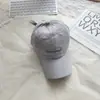 Fivela de Cinto Estilo Retrô Americano com Bordado de Letras Profundas, Boné de Beisebol para Homens e Mulheres com Toque de Luxo, Aba Larga e Top Macio