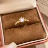 Anillo Geométrico de Circonita Estilo Francés con un Toque Exclusivo de Alta Gama, Anillo para Dedo Índice Estilo Coreano Ins, Accesorio de Mano de Moda y Versátil