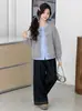 Conjunto de dos piezas de suéter de punto para niñas, nuevo estilo otoño 2026, pantalones de pierna ancha adelgazantes, conjunto de cárdigan de dos piezas simuladas para niños mayores