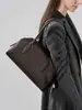 2026 Nuevo Modelo Bolso de Hombro de Cuero de Primera Capa Nicho con Asa Larga, Bolso de Axila Tipo Bowling, Bolso Boston de Cuero Genuino para Mujer