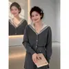 Traje super estiloso estilo coreano: lindo conjunto de duas peças: top de tricô com gola azul marinho e saia