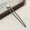 Pasador de Pelo en Forma de U con Perlas Redondas Sencillas para Mujer 2026 Nuevo Estilo Herramienta de Peinado de Moño de Gama Alta Pasador de Estilo Chino Nuevo Accesorio para el Cabello