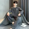 Pijama de invierno para hombre en stock, estilo nuevo, pijama acolchado de algodón al aire, casual, alta calidad, manga larga, adecuado para usar afuera como ropa de estar.