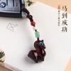 Cavalo para o sucesso Sandalwood Tangma Chaveiro de carro Pingente Bonito Pequeno Fresco Pingente de telefone celular Enfeites criativos pendurados para homens e mulheres