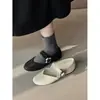 Sapatos Baixos Femininos Doces e Fashion de 1,3cm com Tira Única Estilo Girly Sapatos Planos de Couro com Bico Redondo e Tira de Fivela Única Novidade Primavera e Outono 2026