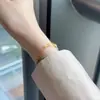 Estilo Xiaohongshu Exclusivo e Delicado Série Anos Dourados Pulseira de Folha em Espiral Barroca Pulseira de Luxo Pulseira de Estilo Antigo