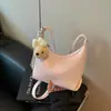 Bolsa de mão vintage moderna e versátil para mulheres, nova bolsa de ombro transversal fofa para o verão de 2026, bolsa de antebraço versátil e da moda