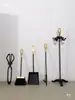 Conjunto de Ferramentas para Lareira de Quatro Peças, Pá de Cinzas, Pinça para Lenha, Acessórios, Enfeites Decorativos para Lareira de Fogo Real, Limpeza e Remoção de Poeira