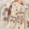 Calcetines de estilo japonés para otoño e invierno con estampado de gato de dibujos animados lindos, color rosa, perfectos para niñas, versátiles y adorables, ideales para usar en casa y proporcionar calor