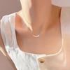 Collar de perlas de camelia retro francesas para mujer, diseño de nicho, cadena de clavícula de alta gama, elegante y combinable.