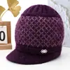Gorro de tricô de inverno para mulheres de meia-idade e idosas, chapéu de lã quente com forro de fleece, chapéu de algodão espesso para vovó, protege as orelhas e resistente ao frio