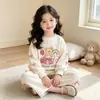 Conjunto de primavera y otoño de dibujos animados para niñas de comercio exterior transfronterizo 2026 nuevo conjunto elegante de moda de sudadera y pantalones de chándal conjunto de dos piezas para bebé