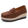 2026 novos mocassins transfronteiriços de sola grossa para aumentar a altura, para mulheres de meia-idade e idosas, sola macia e confortáveis, atacado para exportação