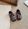 Zapatos de piel para niña, nueva colección primavera/otoño 2026, planos retro de suela suave para niños, versátiles y elegantes para la escuela o actuaciones.