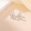 Yi Lu Yin Plata de Ley S925 Chapada en Oro Estilo Coreano Moda Flor Brillante Superficie Brillante Pequeño Fresco Simple Para el Trabajo Temperamento Aretes de Botón Adornos para Orejas