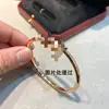 Nuevo Brazalete de Uña V Dorada Versión Alta Brazalete Clásico de Pareja con Cabeza y Cola de Diamante Oro 18k Lujo Ligero Versátil en stock Suministro