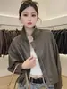 Chaqueta corta de cuero estilo retro para mujer, nueva colección otoño 2026, corte holgado, efecto adelgazante, versátil y con un aire de chaqueta biker