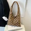 Bolsas Transfronterizas para Mujer, Nuevo Estilo Punk Tachonado Bolso Cubo de Gama Alta, Bolso de Hombro para Mujer Estilo Europeo y Americano