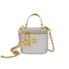Bolsa pequena quadrada versátil e fashion, design simples, transversal, estilo Chanel, bolsa plissada transfronteiriça, novo modelo 2026