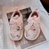 Zapatos de moda para niñas estilo princesa, zapatos de papá para niños, nuevo modelo 2026, zapatillas de malla transpirable para niñas inspiradas en Chanel