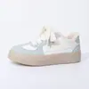 Zapatillas de entrenamiento de cuero de caña baja forradas de forro polar Warrior para mujer, nuevas zapatillas de algodón de suela gruesa en bloques de color, zapatillas versátiles y cálidas para estudiantes
