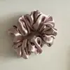 Scrunchie de Cetim Perolado Coreano com Strass, Suave e Elegante para Rabo de Cavalo e Coque, Acessório de Cabelo