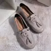 Zapatos casuales retro de boca baja de un solo paso para mujer, imitación de zapatos de conducir, mocasines de gamuza con borla perezosa para mujer, otoño invierno