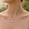 Estilo Europeo y Americano Goteo de Aceite Suave Minimalista Glaseado Rosa Cadena para Clavícula de Cola de Pez, Nicho Temática Oceánica DIY Acero de Titanio de Lujo Ligero Collar Joyería