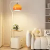 Lámpara de pie de lujo ligero estilo italiano para dormitorio junto a la cama, integrada con una lámpara de mesa de almacenamiento de ambiente de alta gama para la sala de estar junto al sofá