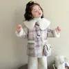 Abrigo de lana forrado de polar para niñas, nuevo estilo otoño/invierno 2025, abrigo de polar de una pieza engrosado para niñas pequeñas, ropa de invierno cálida